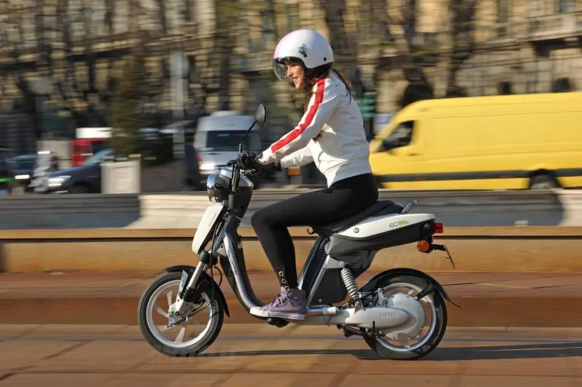 Yamaha EC-03    (2)