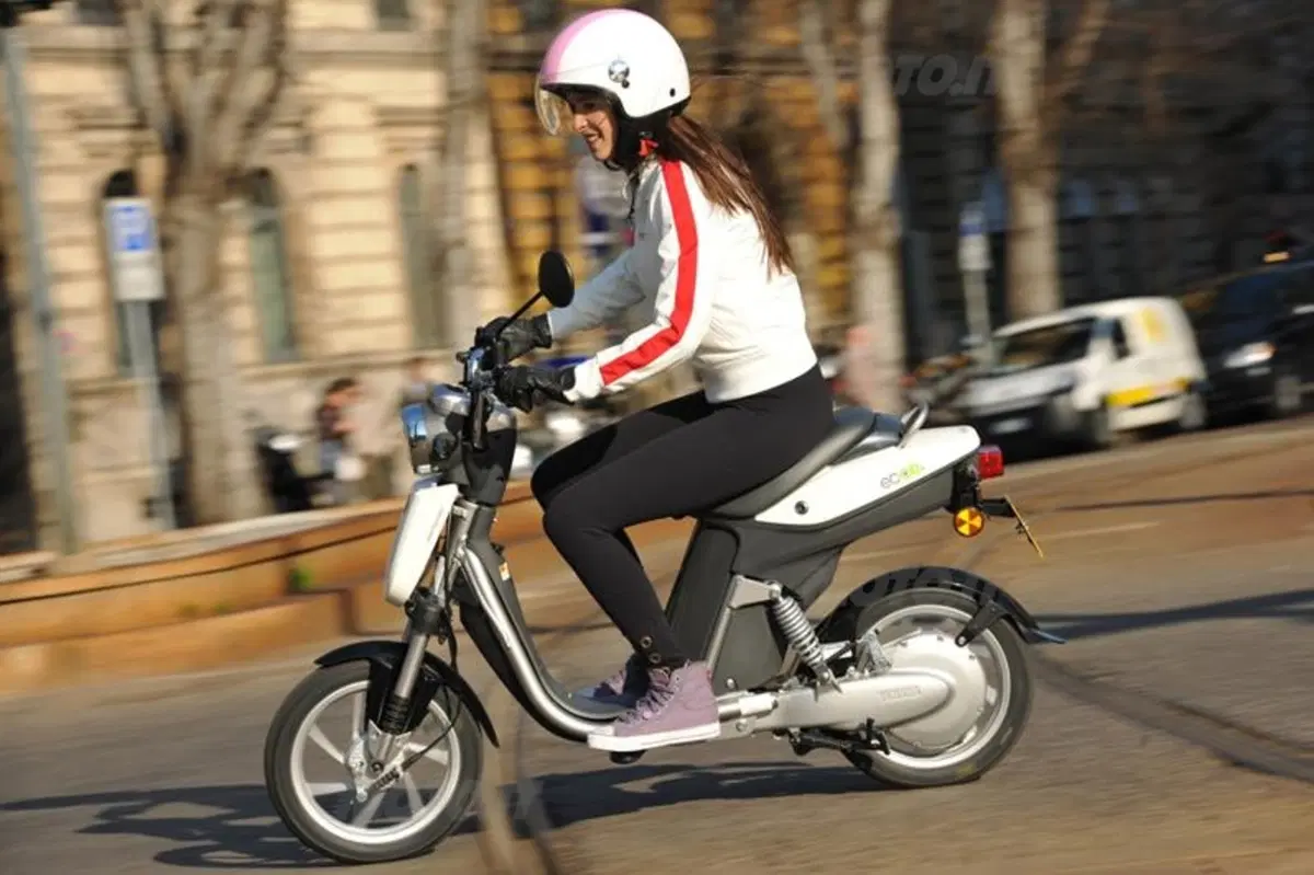 Yamaha EC-03    (6)