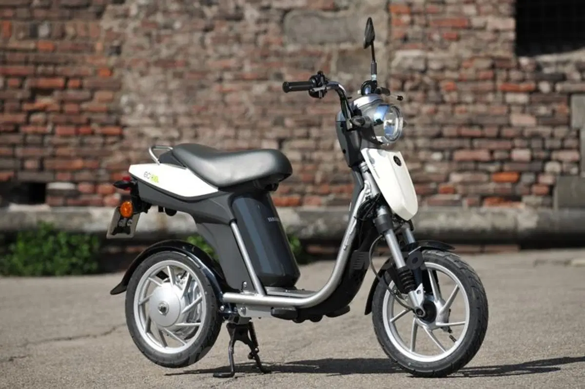 Yamaha EC-03    (10)