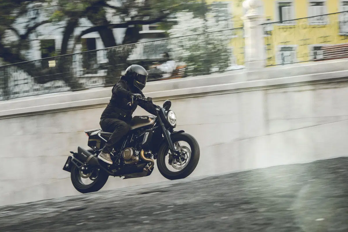 Husqvarna Svartpilen 701 Style. La serie speciale è in vendita (14)
