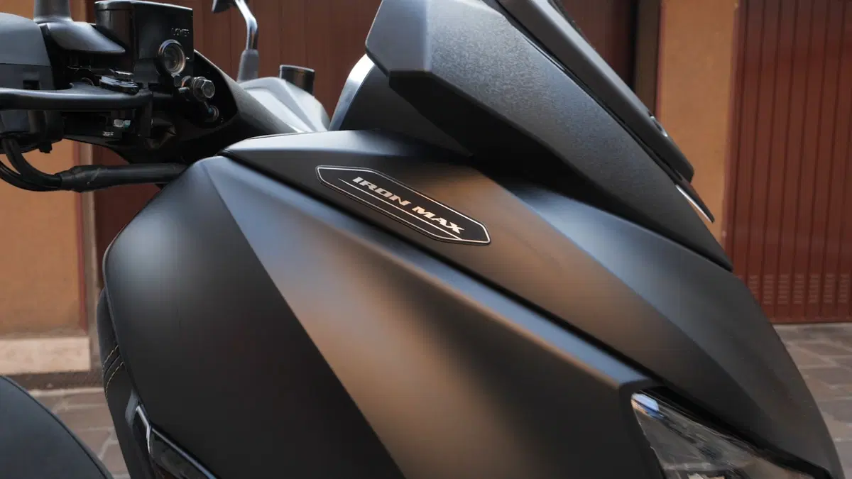 Yamaha XMAX 300 Iron Max Bandertest, la prova interattiva (4)