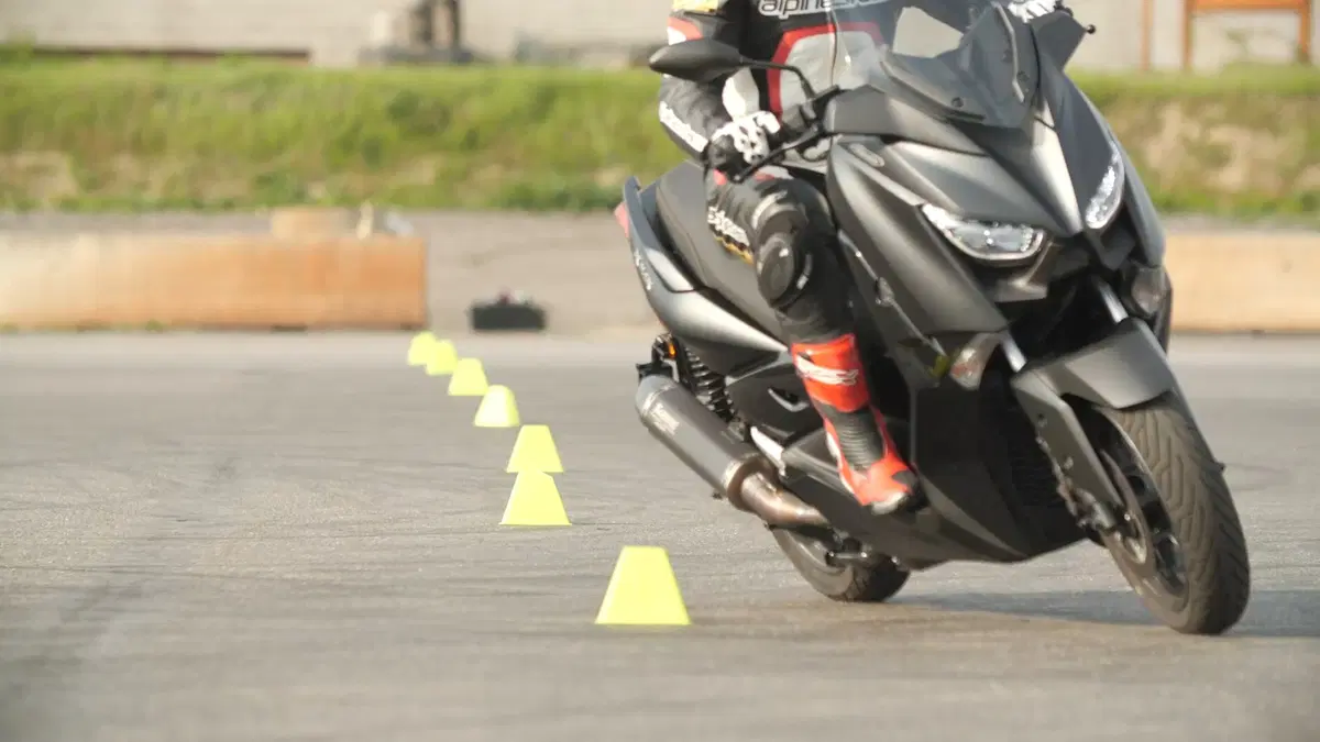Yamaha XMAX 300 Iron Max Bandertest, la prova interattiva (5)