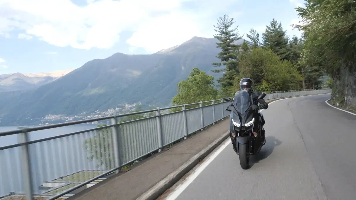 Yamaha XMAX 300 Iron Max Bandertest, la prova interattiva (8)