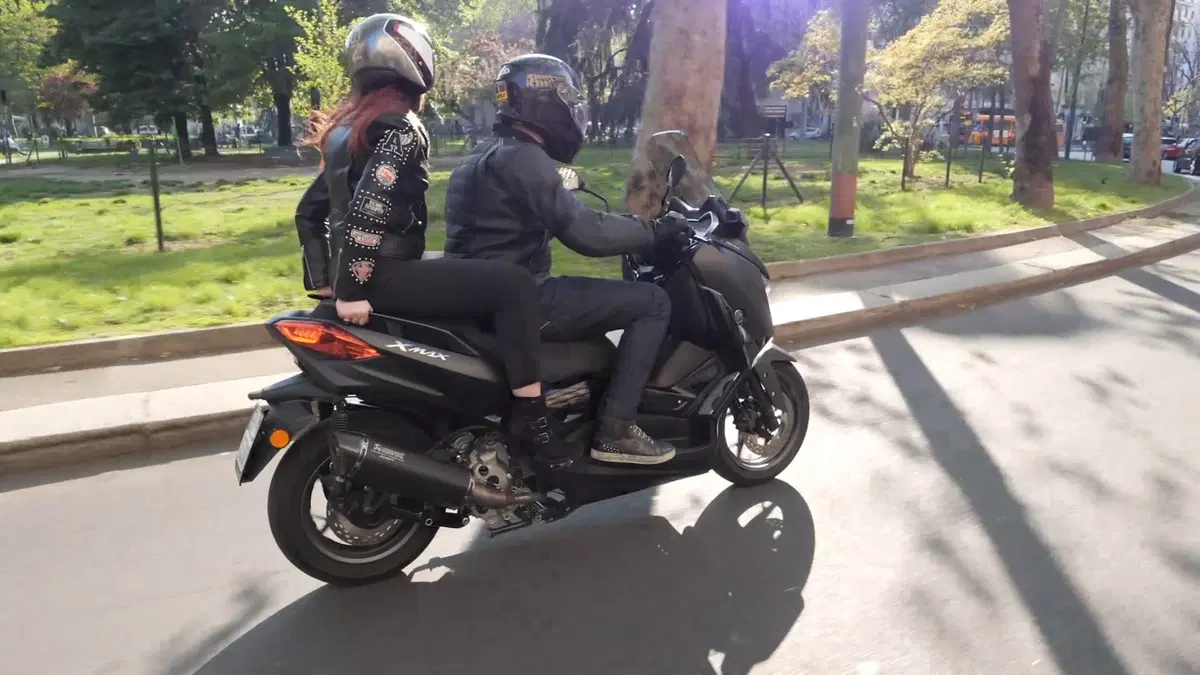 Yamaha XMAX 300 Iron Max Bandertest, la prova interattiva (12)