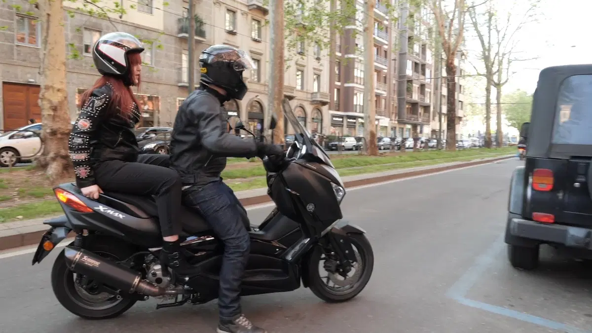 Yamaha XMAX 300 Iron Max Bandertest, la prova interattiva (14)
