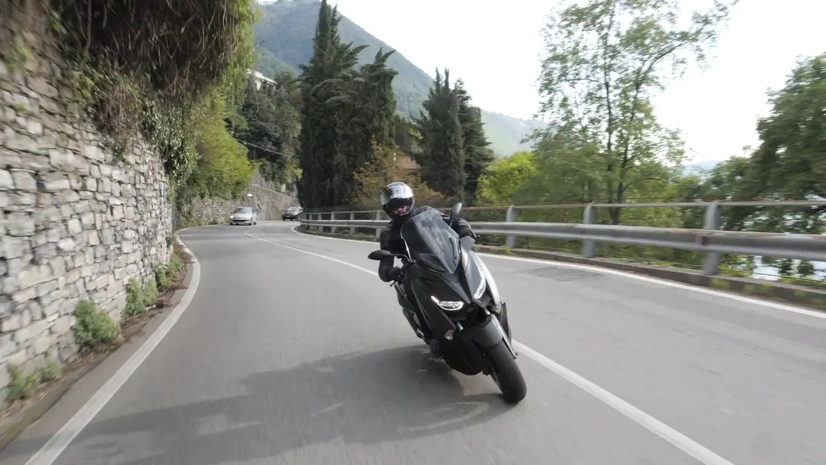 Yamaha XMAX 300 Iron Max Bandertest, la prova interattiva (18)