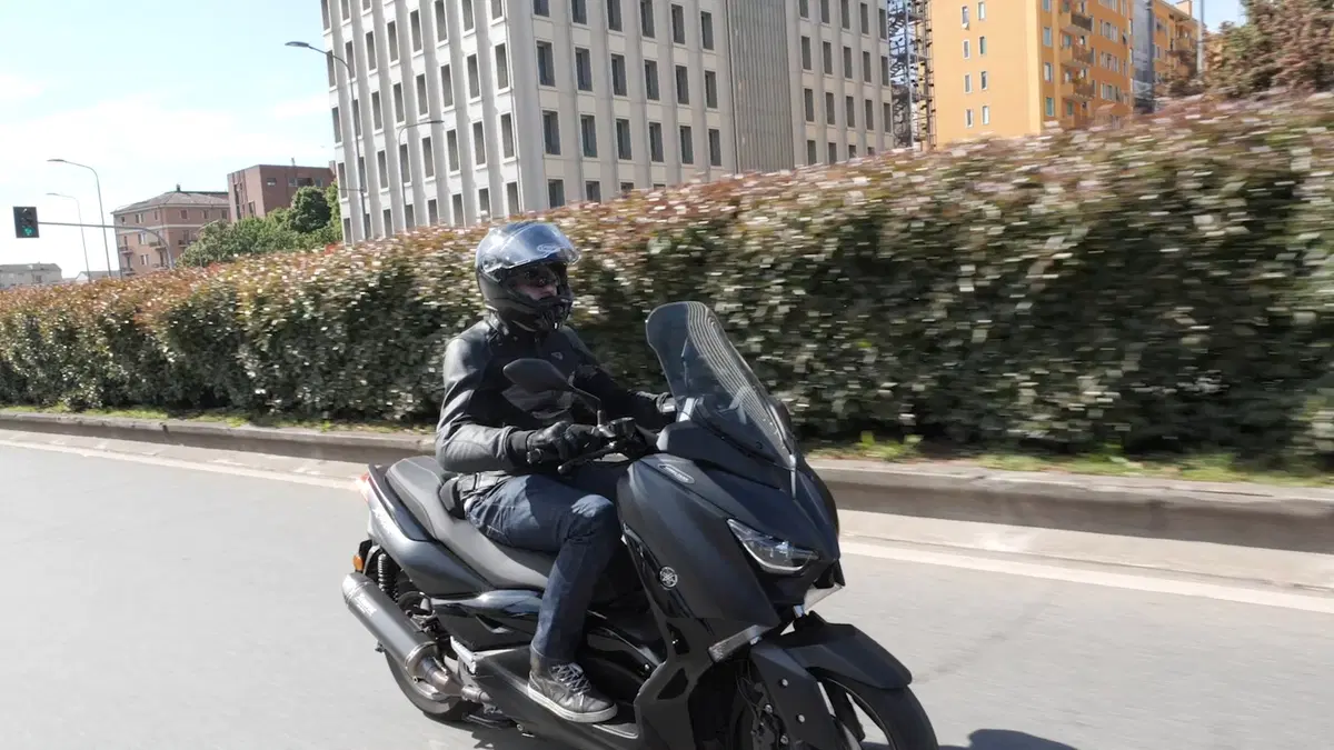 Yamaha XMAX 300 Iron Max Bandertest, la prova interattiva (21)