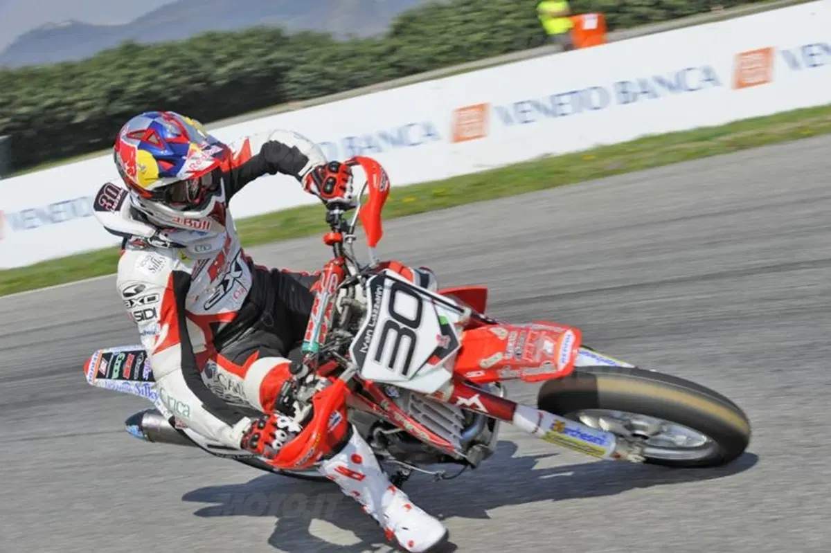 Mondiale Supermoto. Thomas Chareyre vince il GP d'Italia