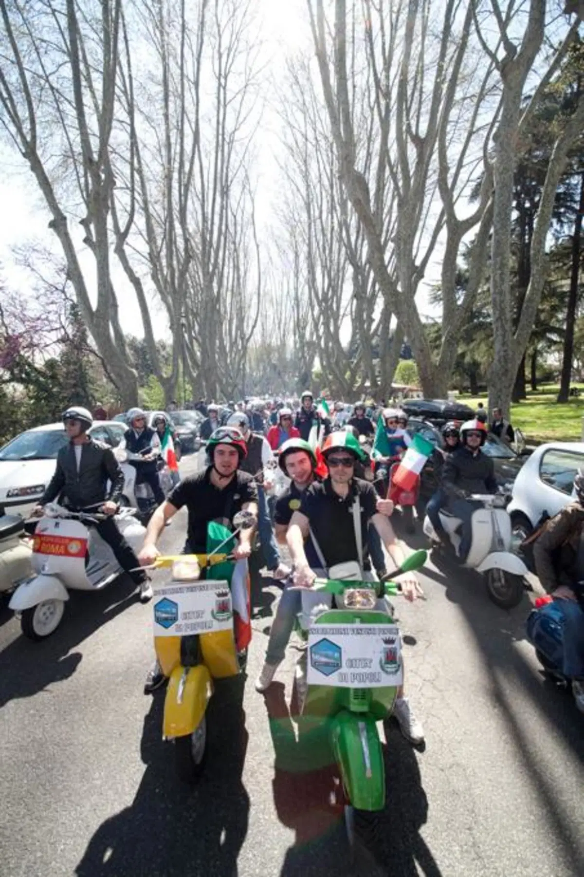 Parata a Roma per i 65 anni di Vespa