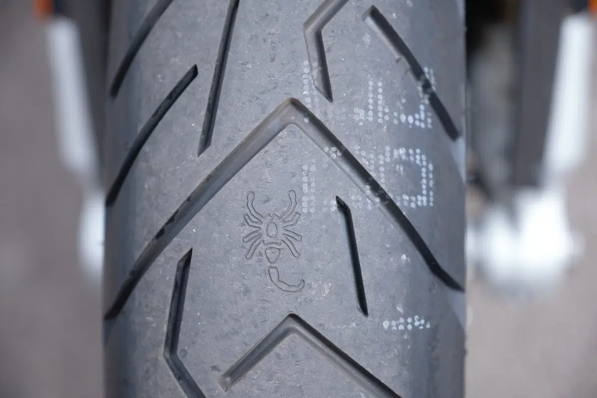 Maxienduro, sfida pazza in pista: a 240 con le maxienduro BMW, Ducati e KTM! (25)