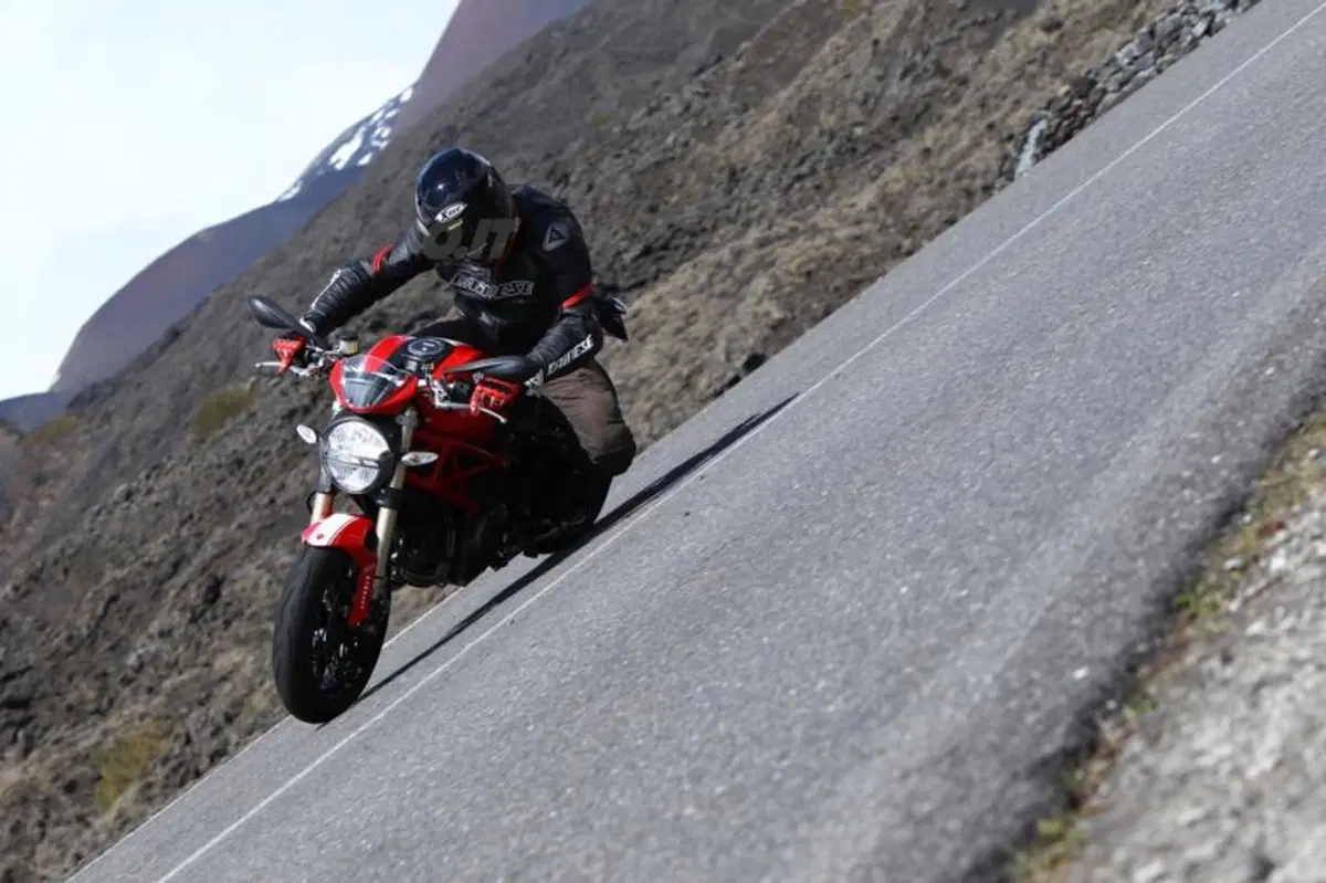Ducati Monster 1100 Evo   (5)