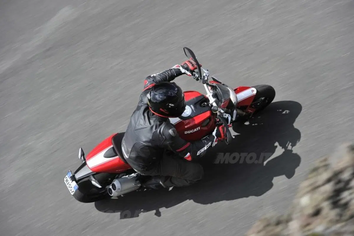Ducati Monster 1100 Evo   (7)