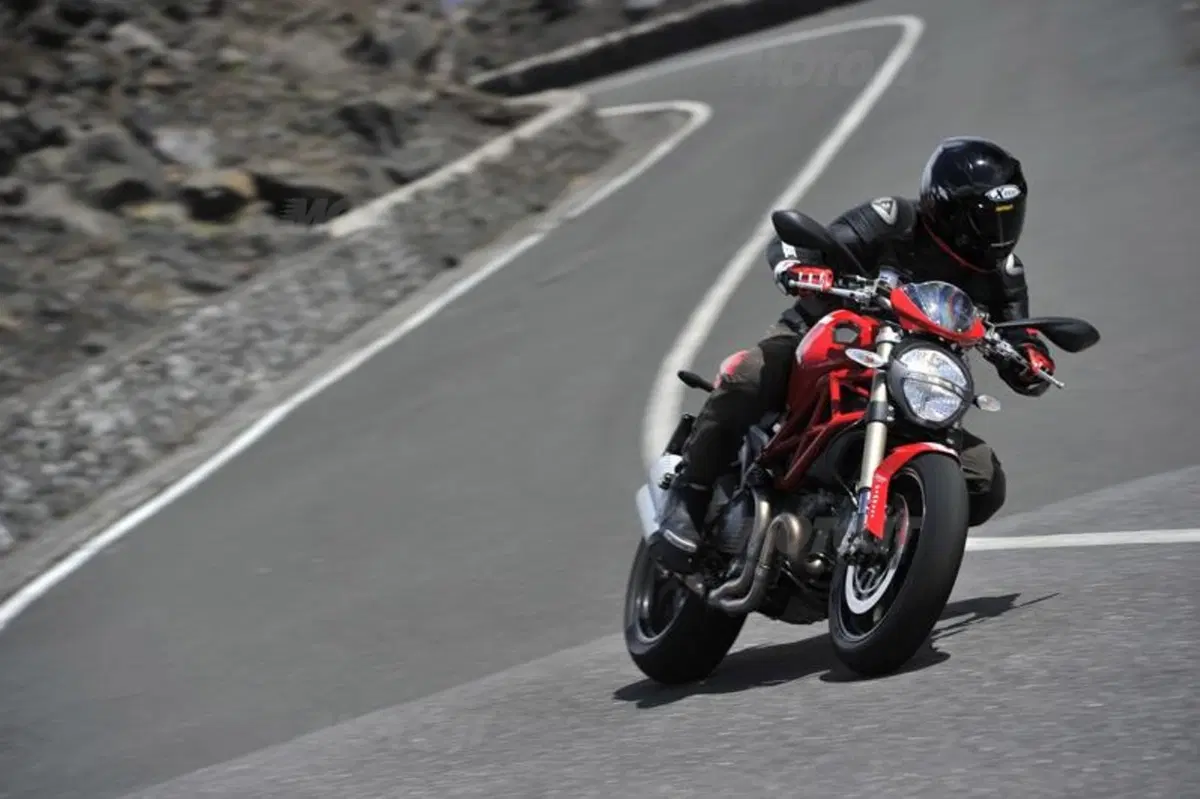 Ducati Monster 1100 Evo   (11)