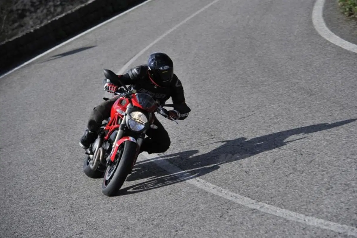 Ducati Monster 1100 Evo   (13)