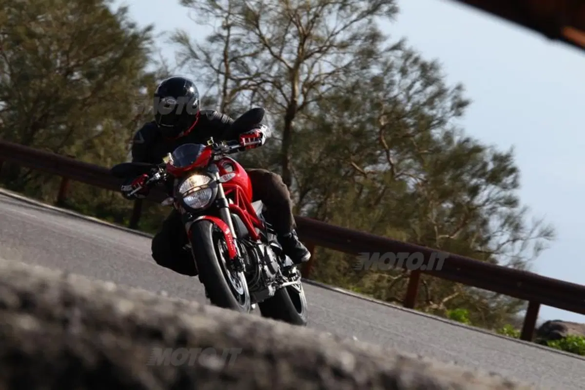Ducati Monster 1100 Evo   (15)