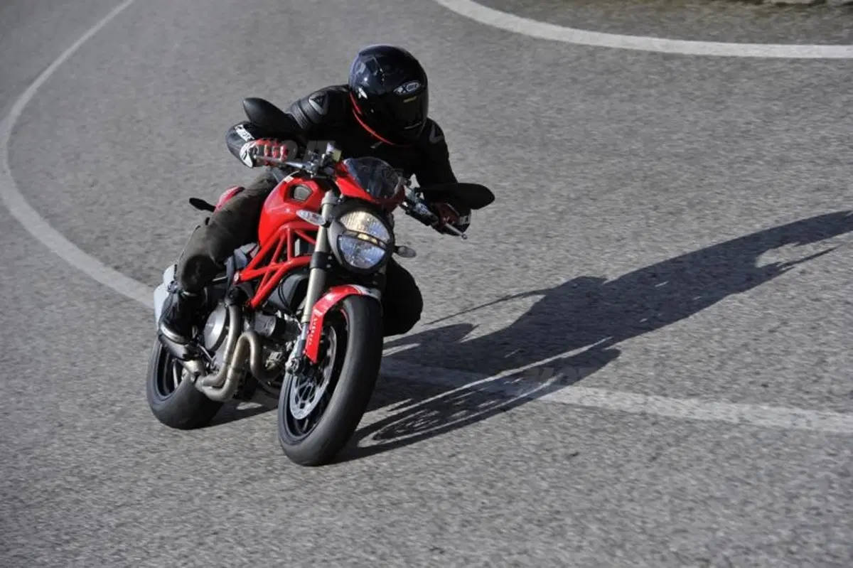 Ducati Monster 1100 Evo   (20)