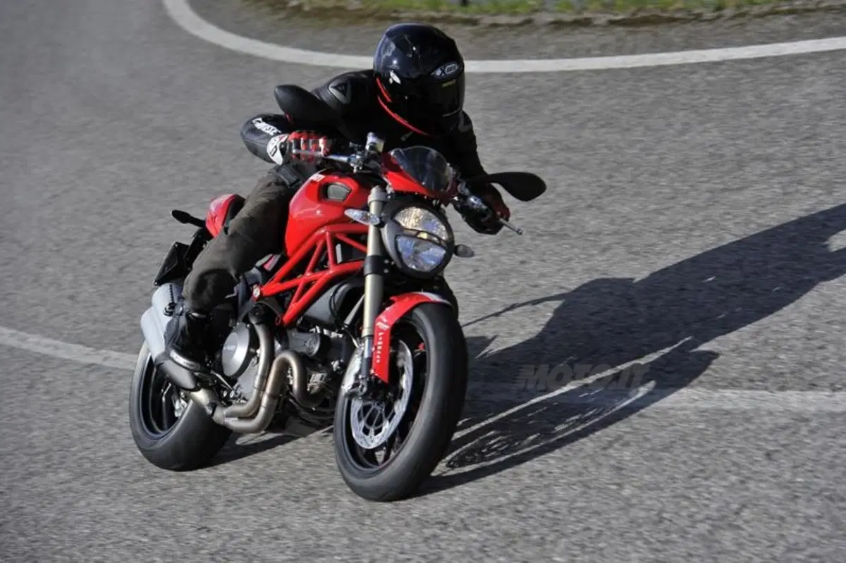 Ducati Monster 1100 Evo   (21)