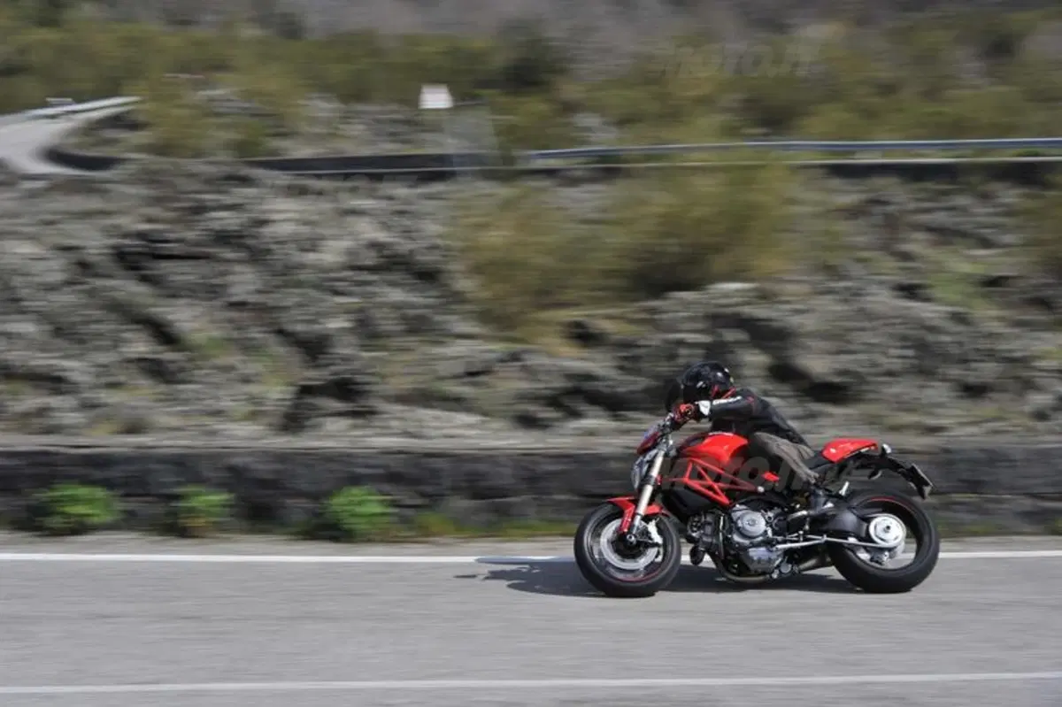 Ducati Monster 1100 Evo   (22)
