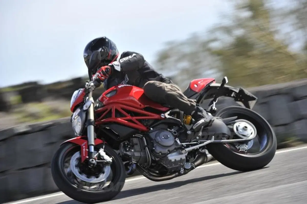 Ducati Monster 1100 Evo   (23)