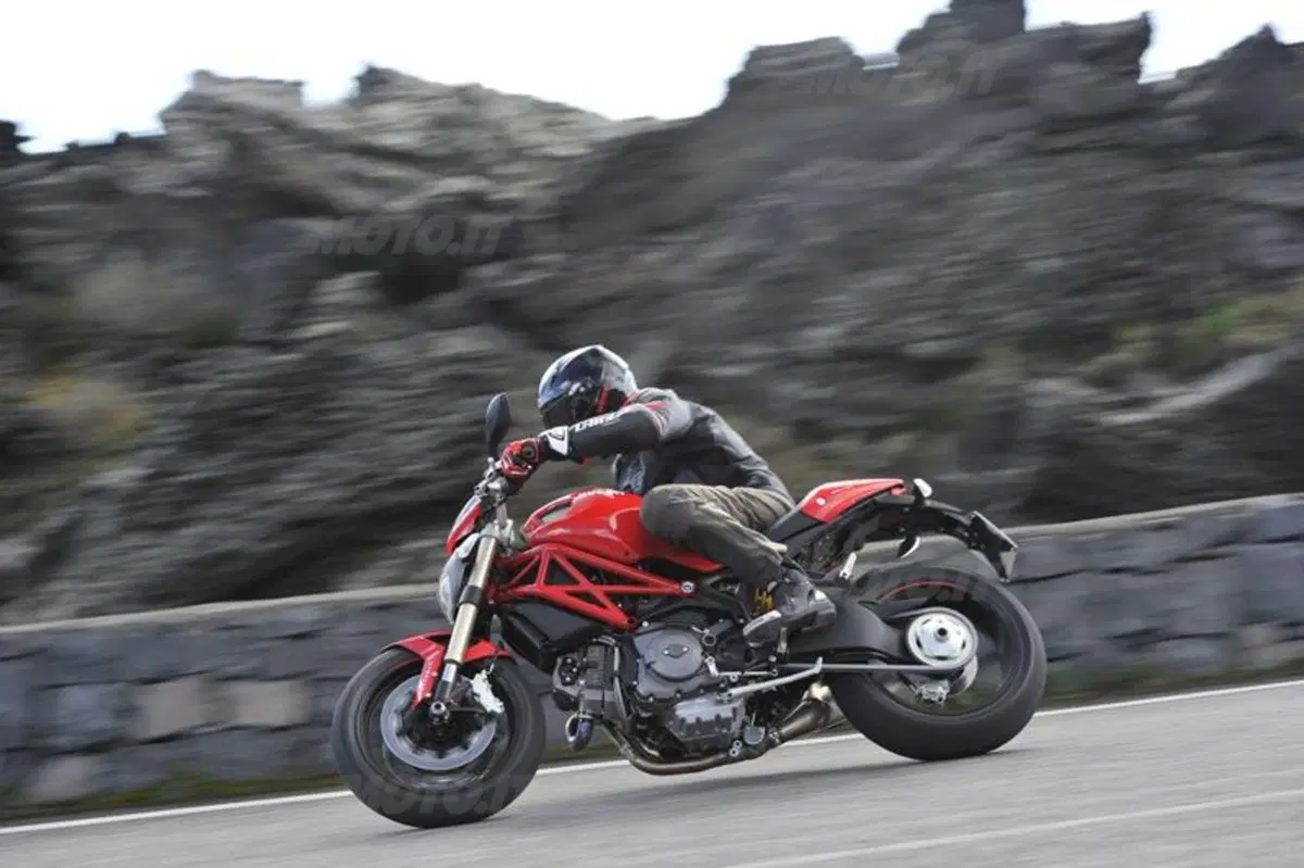 Ducati Monster 1100 Evo   (25)