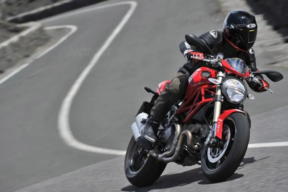 Ducati Monster 1100 Evo   (27)
