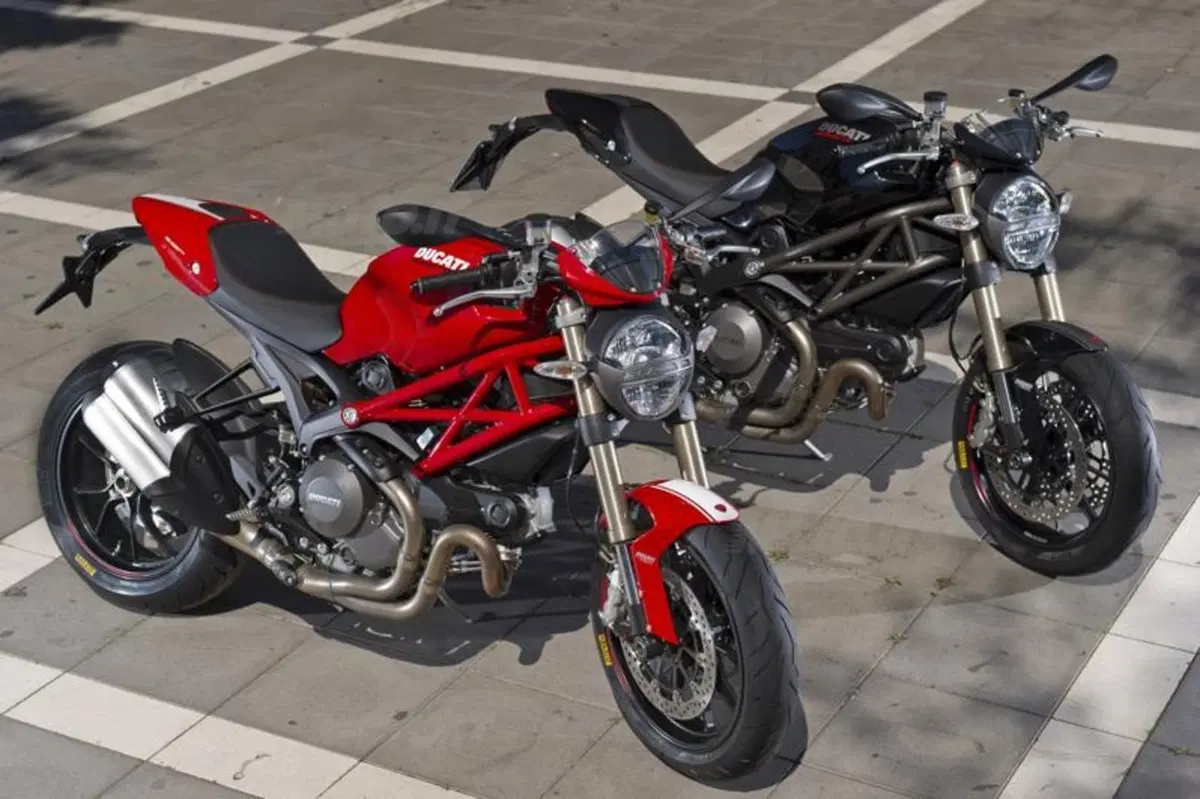 Ducati Monster 1100 Evo   (33)