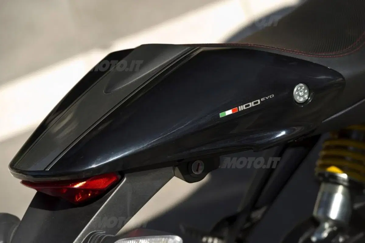 Ducati Monster 1100 Evo   (34)