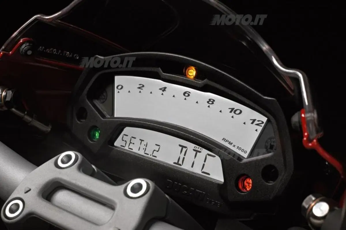 Ducati Monster 1100 Evo   (36)