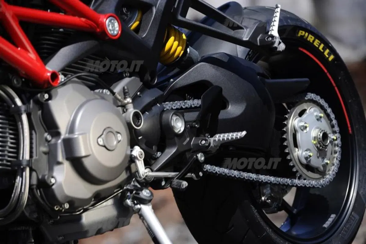 Ducati Monster 1100 Evo   (37)
