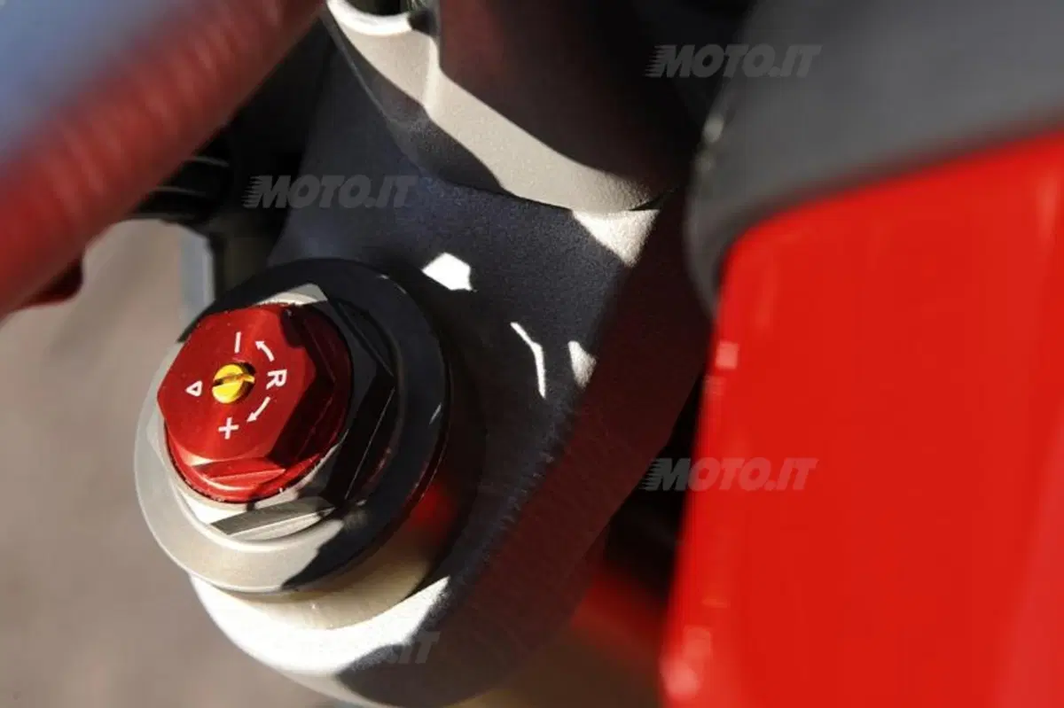 Ducati Monster 1100 Evo   (38)
