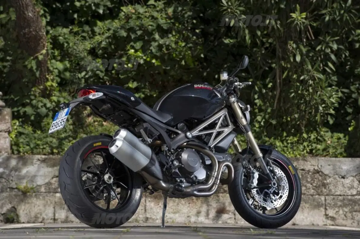 Ducati Monster 1100 Evo   (41)