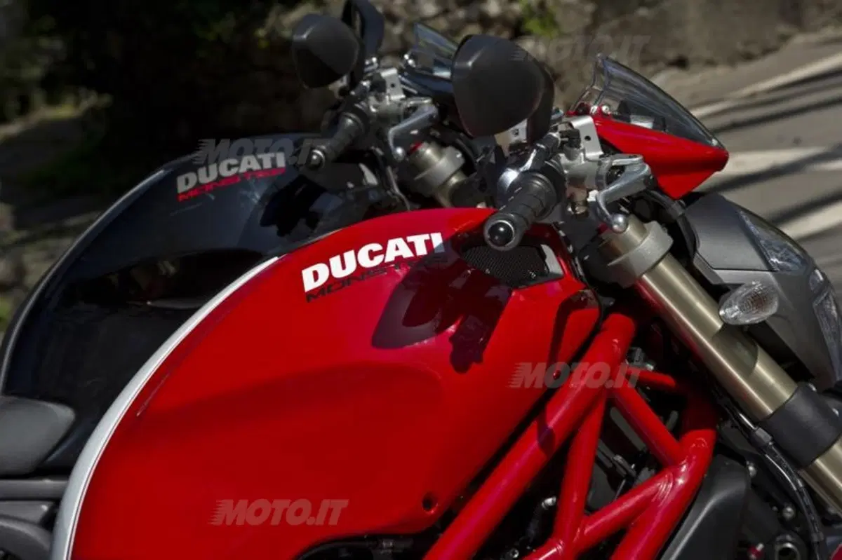 Ducati Monster 1100 Evo   (43)