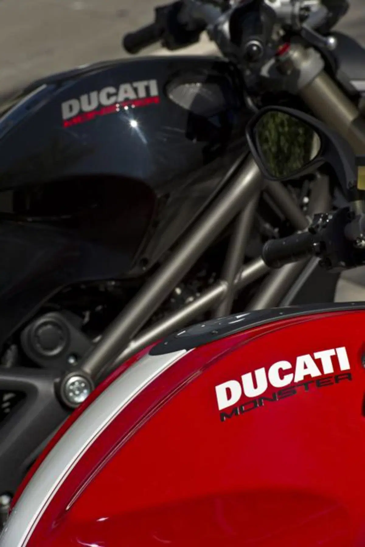 Ducati Monster 1100 Evo   (48)