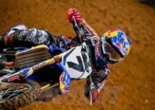 Supercross AMA. Stewart vince a St. Louis