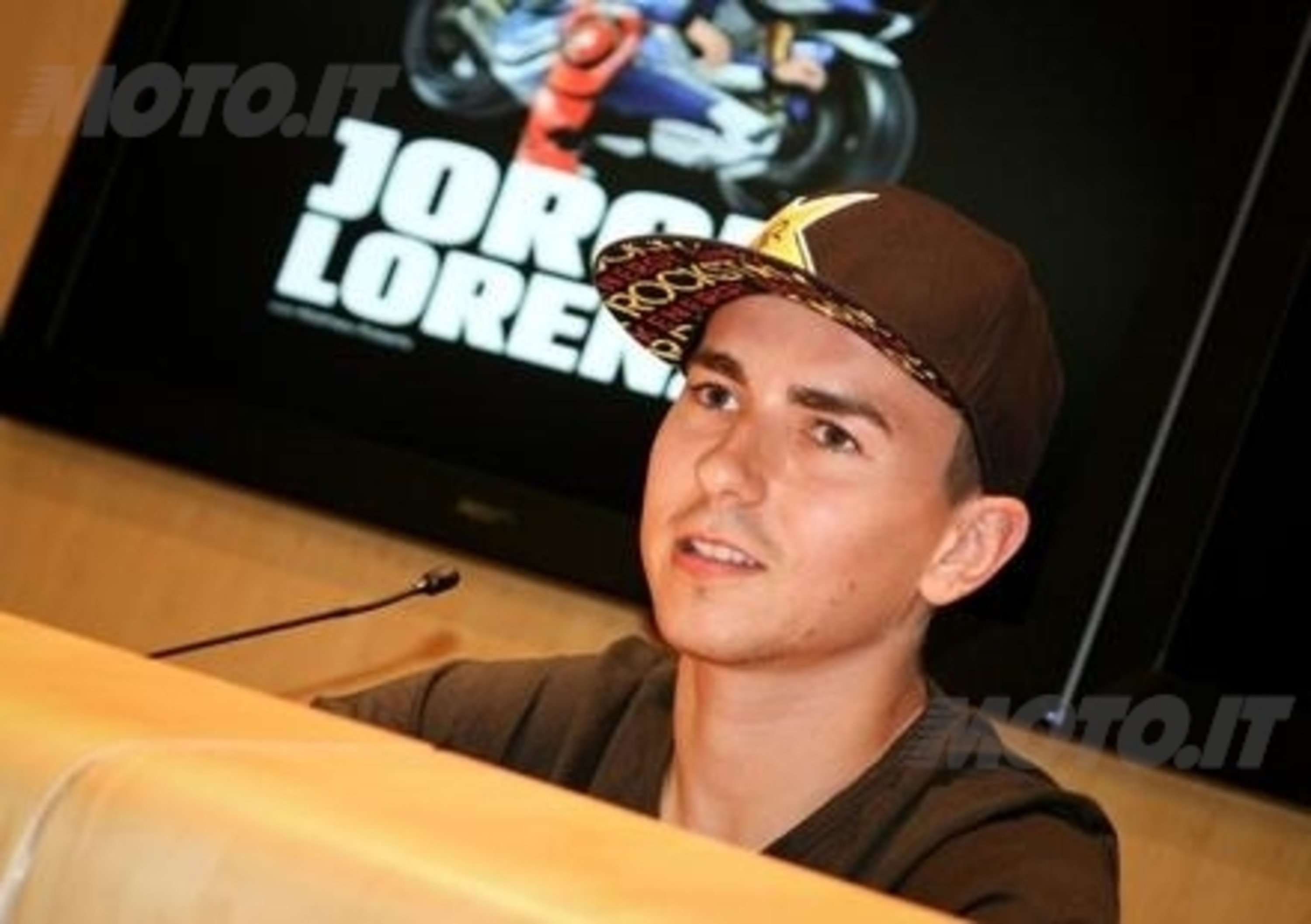 Jorge Lorenzo presenta il suo libro &quot;Il nuovo re della MotoGP&quot;