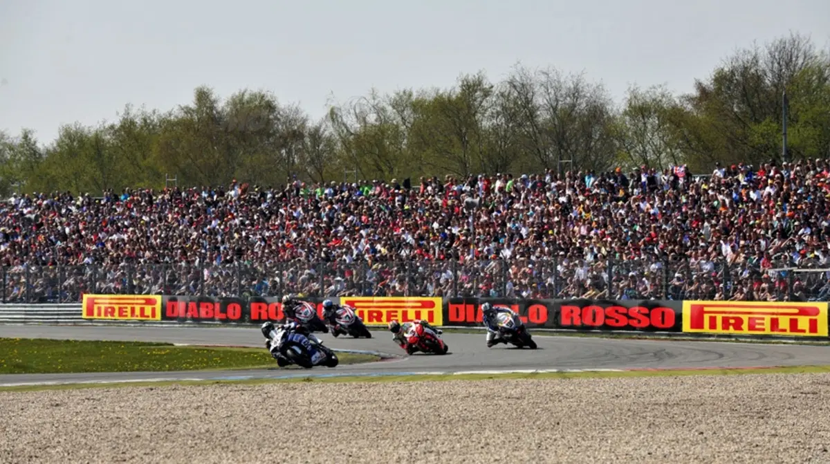 La Superbike accende i motori ad Assen (2)