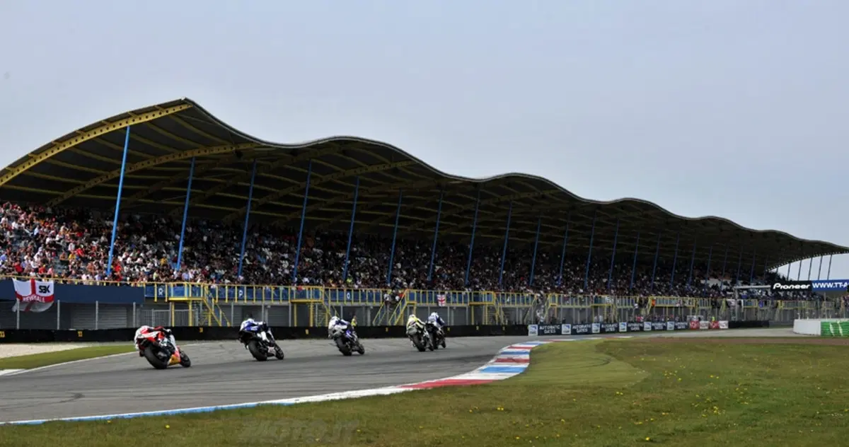 La Superbike accende i motori ad Assen (3)