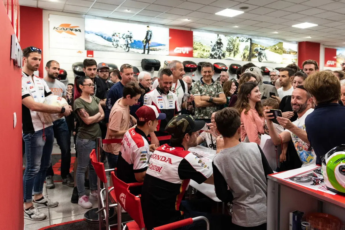 Crutchlow: 'Lavoro insieme a Márquez per rendere la Honda adatta a tutti' (7)