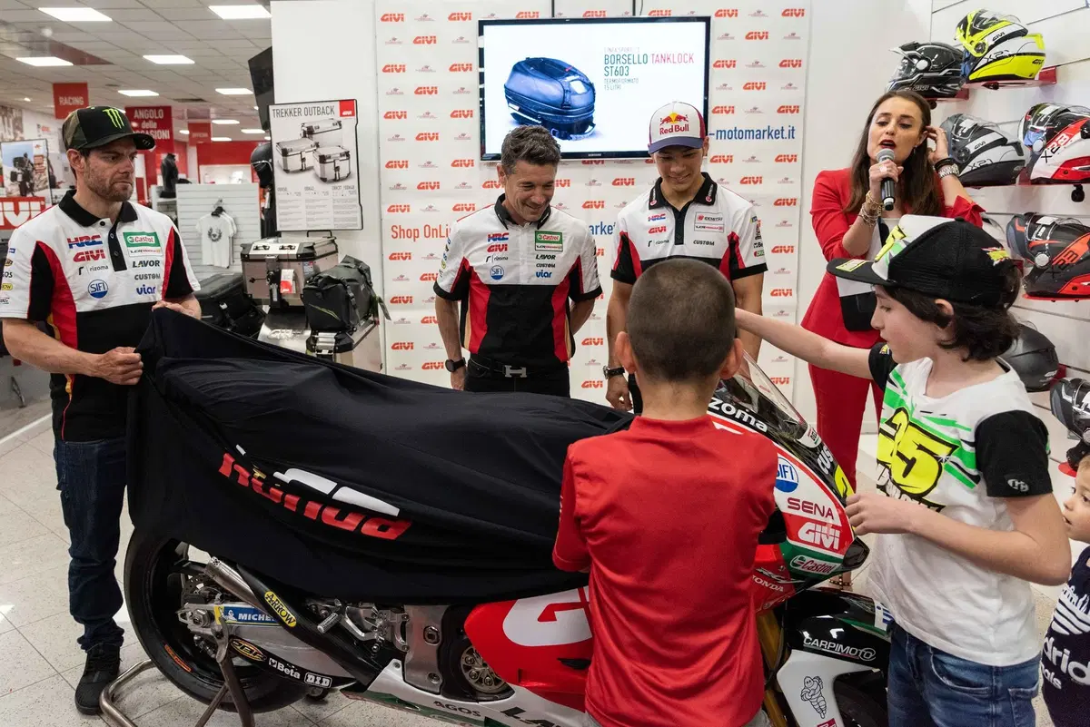 Crutchlow: 'Lavoro insieme a Márquez per rendere la Honda adatta a tutti' (24)