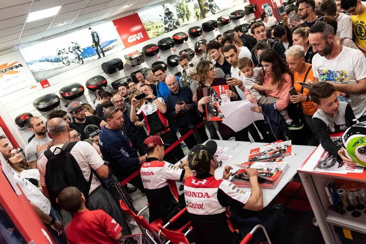 Crutchlow: 'Lavoro insieme a Márquez per rendere la Honda adatta a tutti' (26)