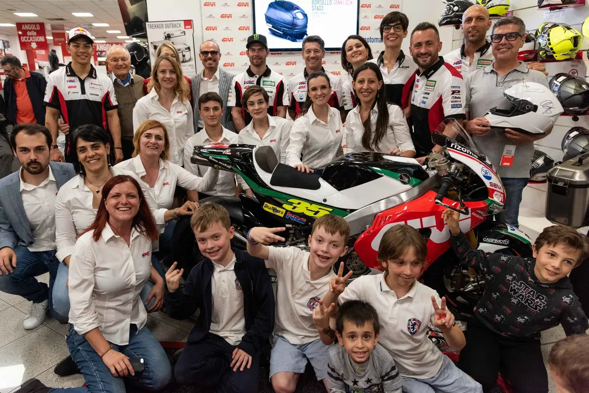 Crutchlow: 'Lavoro insieme a Márquez per rendere la Honda adatta a tutti' (27)