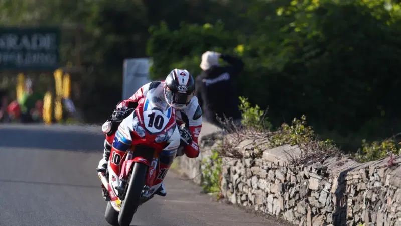 Dunlop, un nuovo slick KR 108 all'Isola di Man