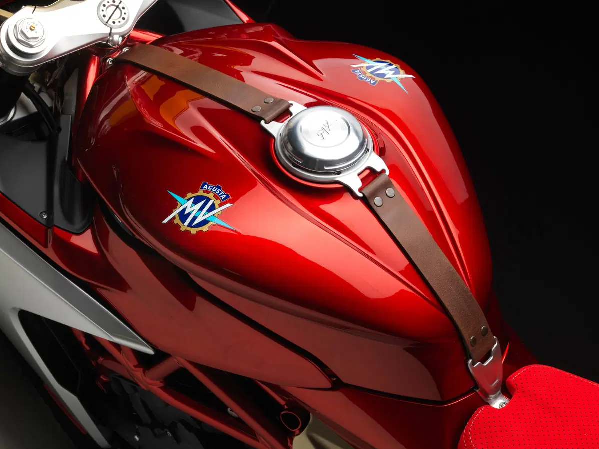 MV Agusta Superveloce 800 Serie Oro: 300 esemplari dal 2020 (2)