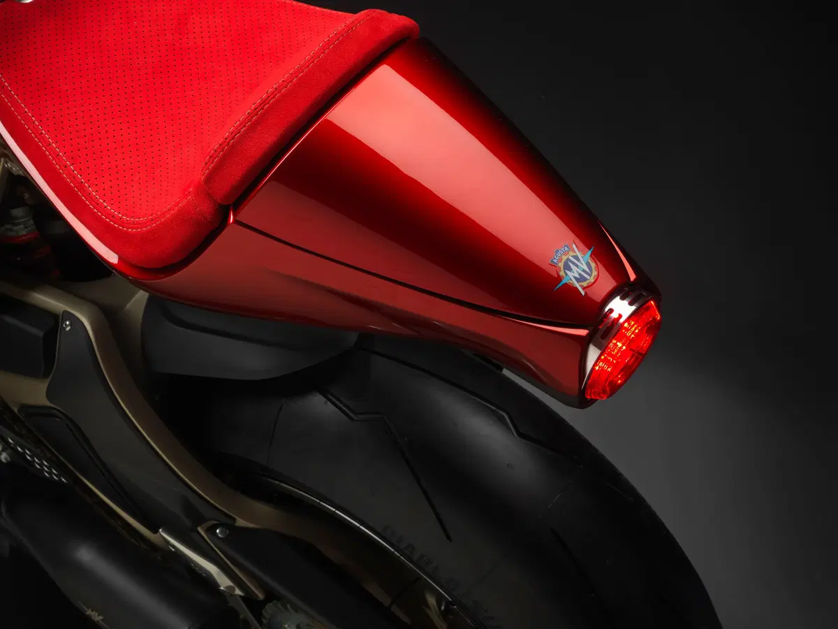 MV Agusta Superveloce 800 Serie Oro: 300 esemplari dal 2020 (3)