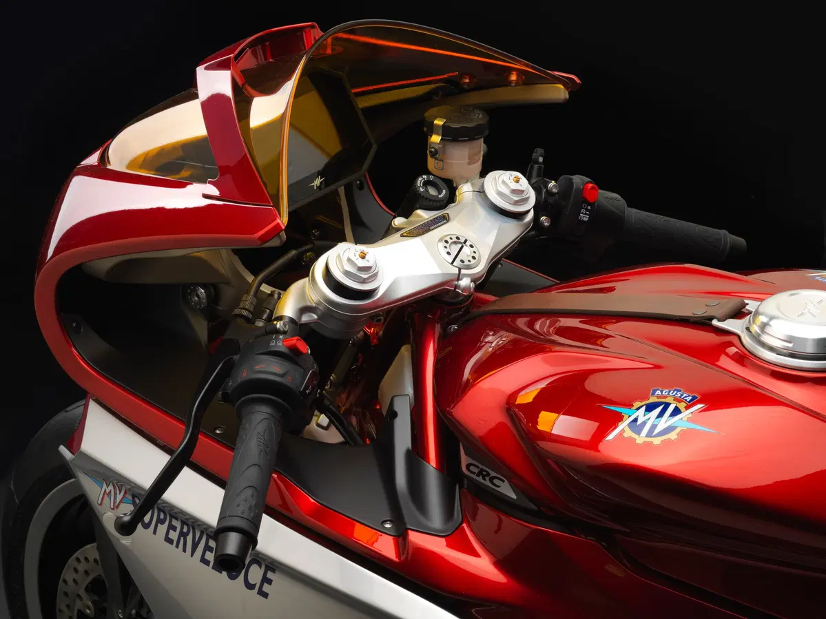 MV Agusta Superveloce 800 Serie Oro: 300 esemplari dal 2020 (4)