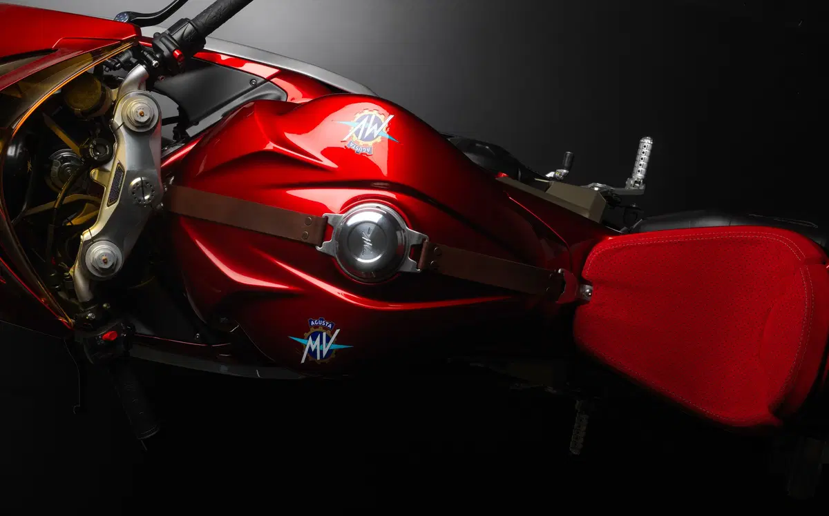 MV Agusta Superveloce 800 Serie Oro: 300 esemplari dal 2020 (5)