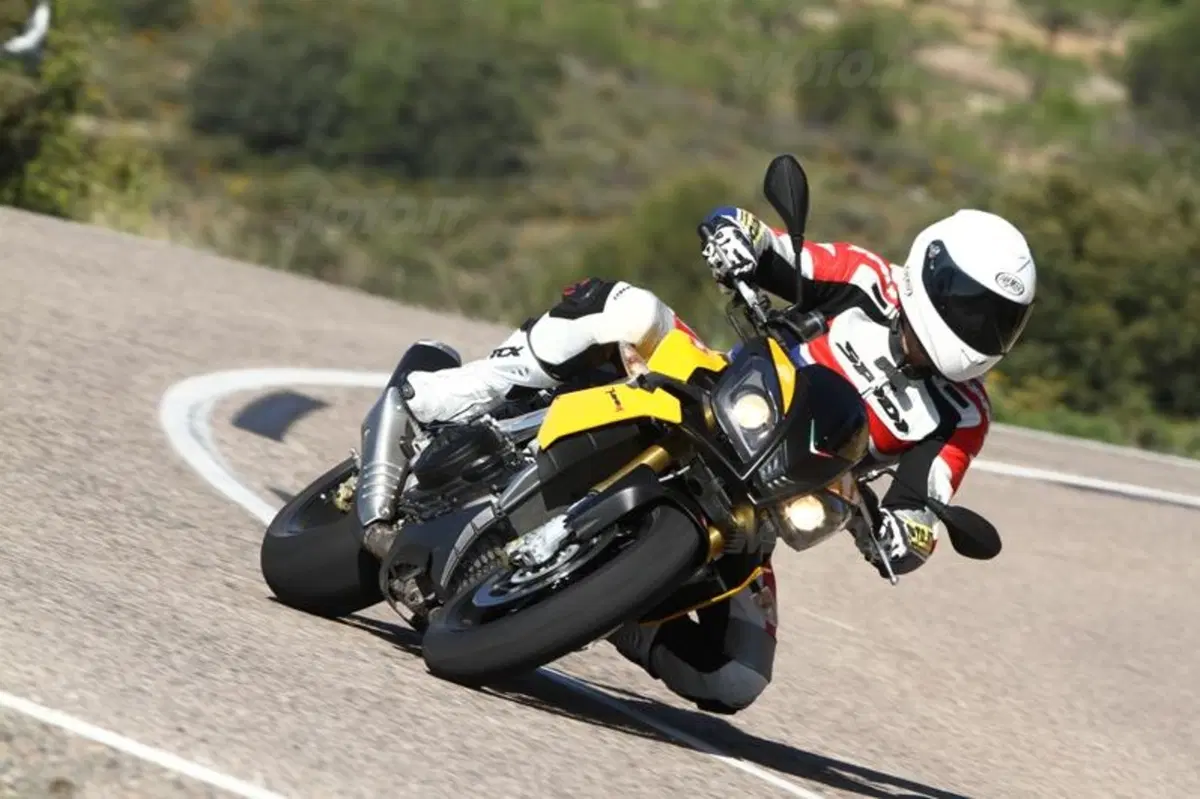 Aprilia Tuono V4R  