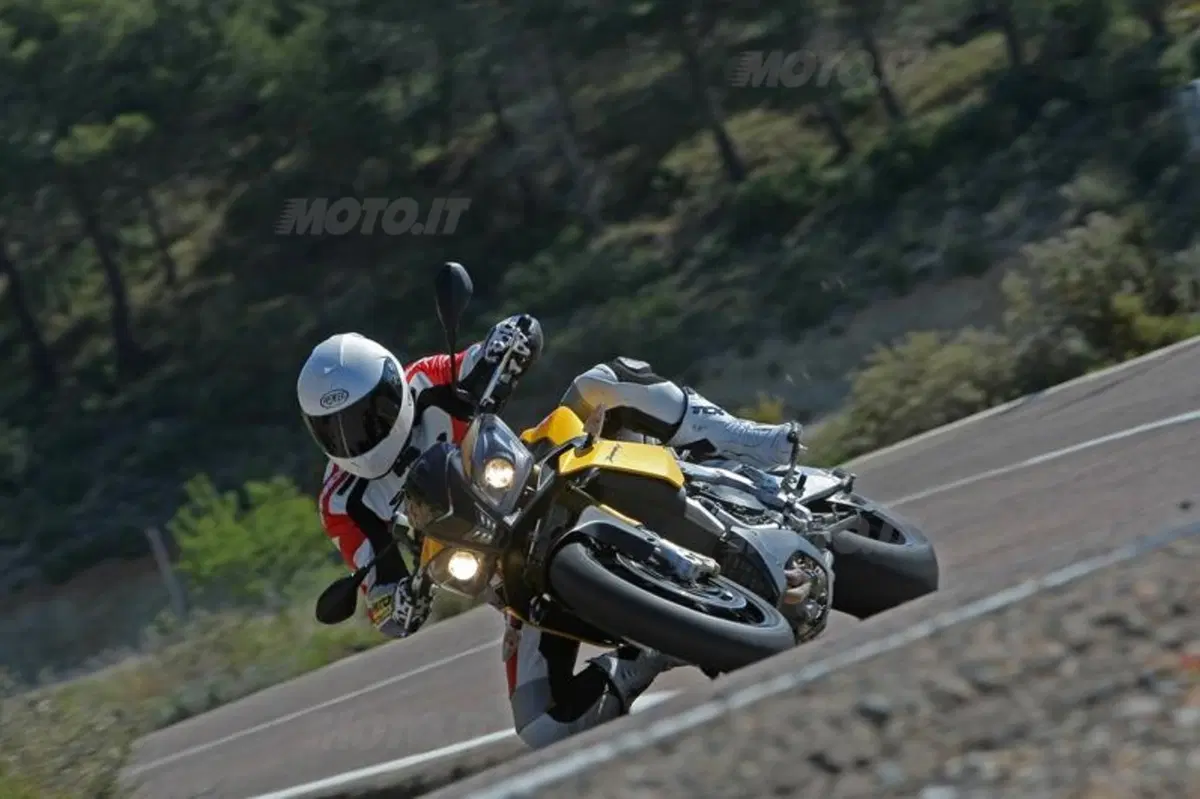Aprilia Tuono V4R   (3)