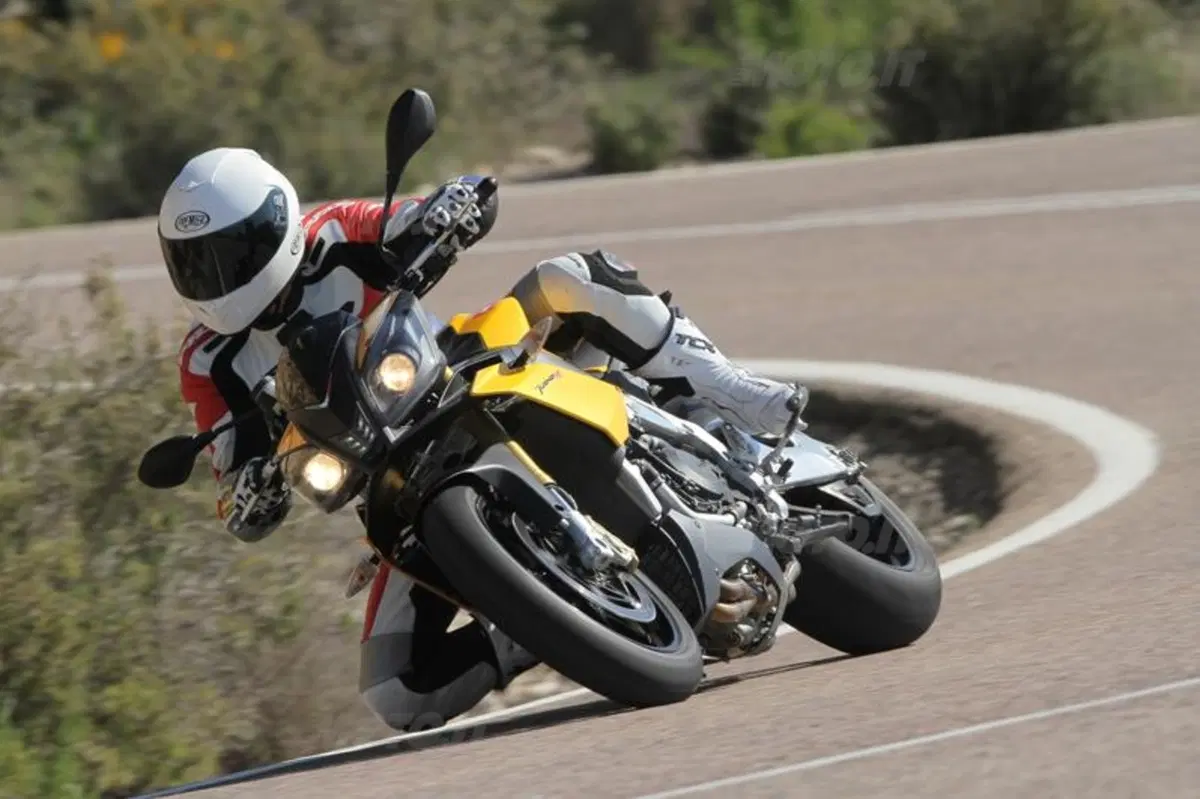 Aprilia Tuono V4R   (5)