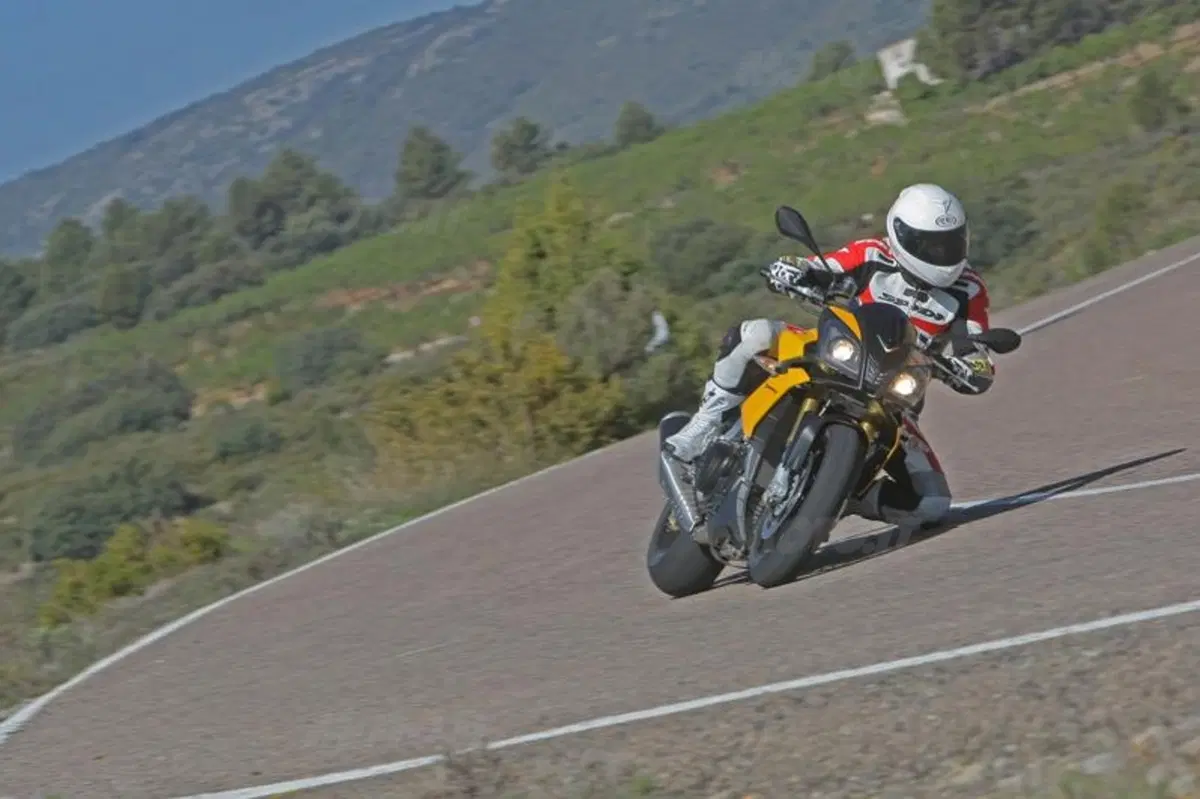 Aprilia Tuono V4R   (6)